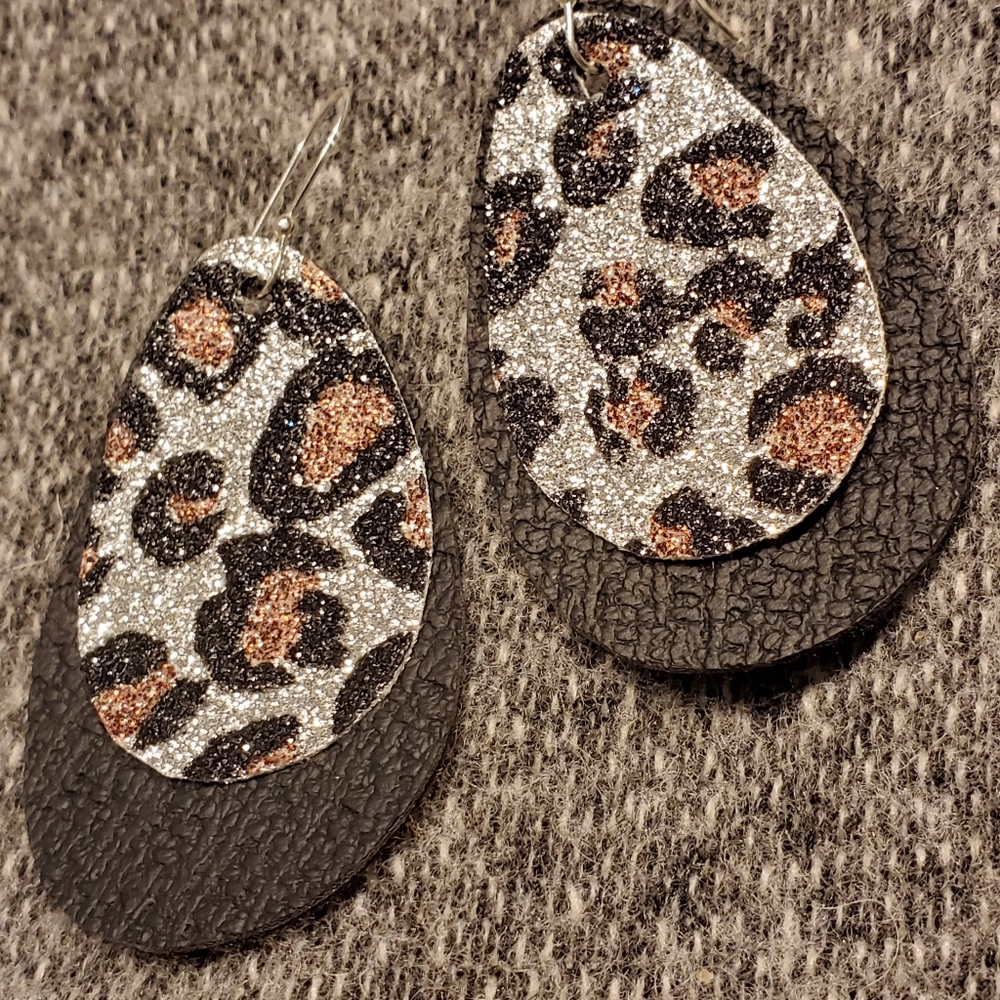 Handmade SUPER Sparkly Leopard print earrings!!